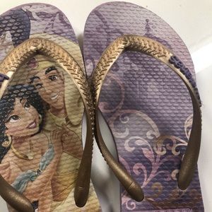 SOLD // Girl Havaianas sandals Aladin and Jasmin